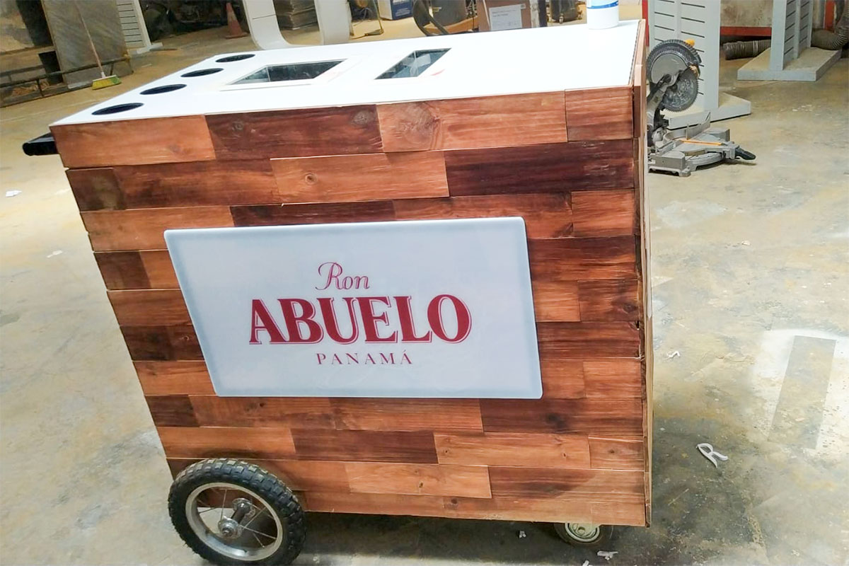 Tótem Digital - 02-Totems-servicio-publicitario-Digishop.jpg